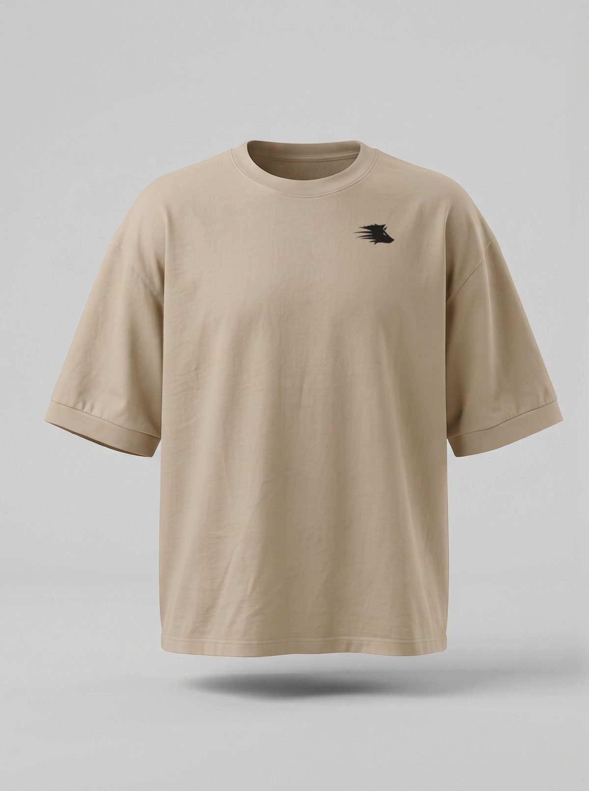 Playera oversize arena WOLVESHOP, frente con lobo