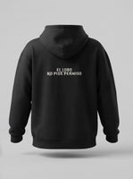 Sudadera oversize negra, espalda: El lobo no pide permiso